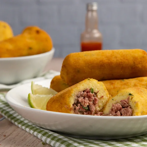 Bolinho de Aipim com Carne Seca